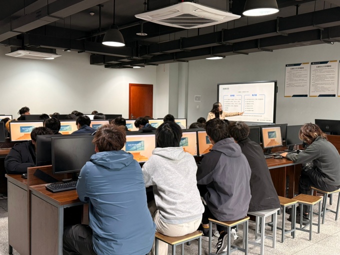 蓝桥杯宣讲2_副本.jpg 蓝桥杯宣讲2_副本.jpg