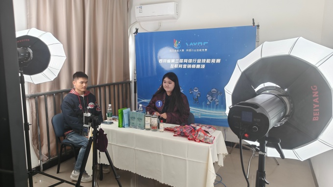 图5 我院学子决赛比赛现场_副本.jpg