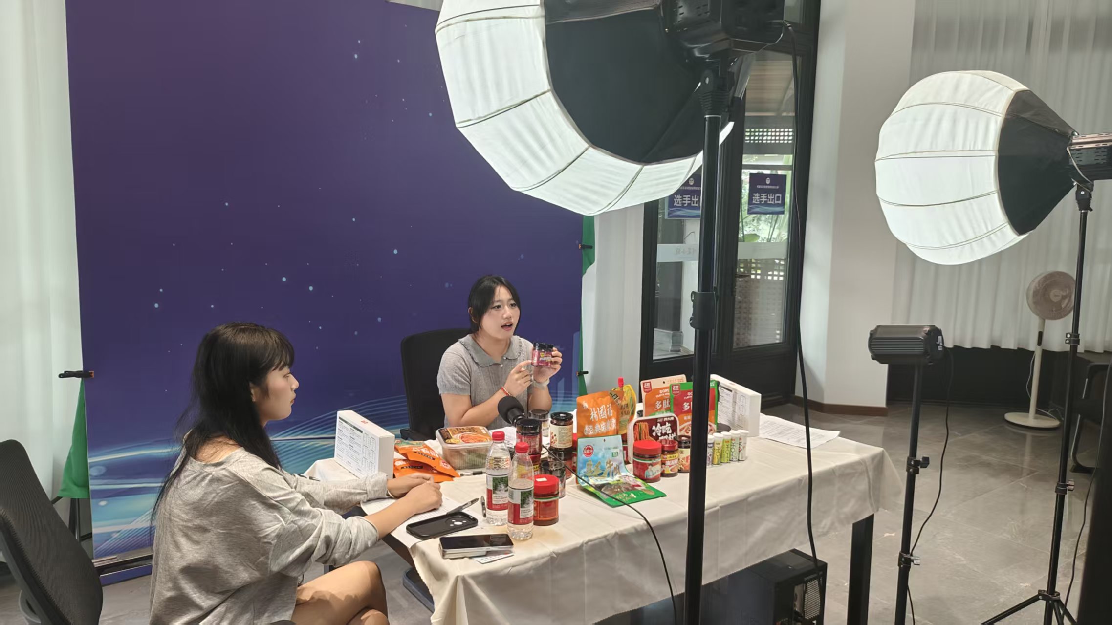图3 我院学子参加复赛比赛.jpg